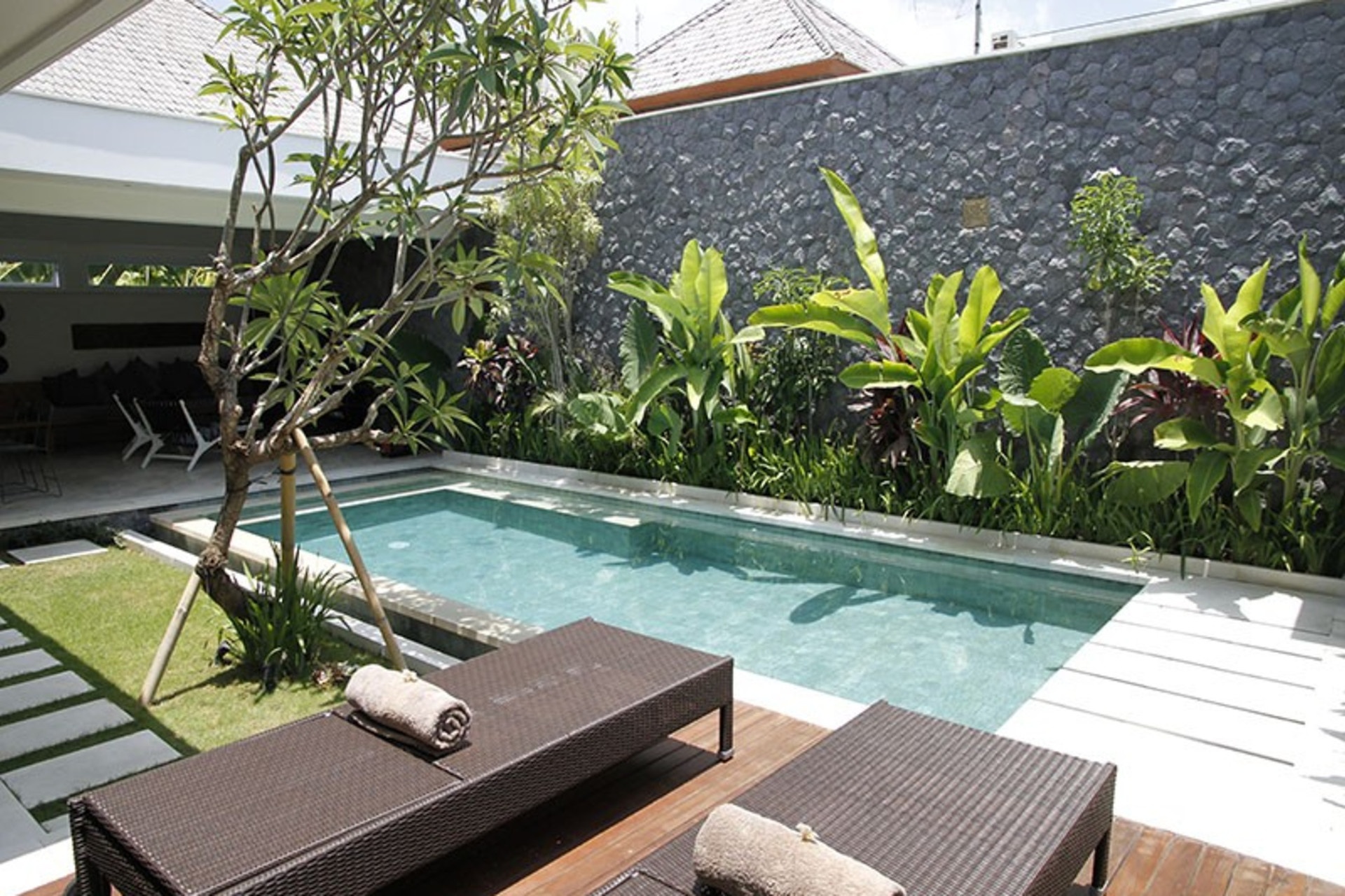 Luxury 2-Bedroom Villa Near Seminyak's Attractions, Bali Villa 1147