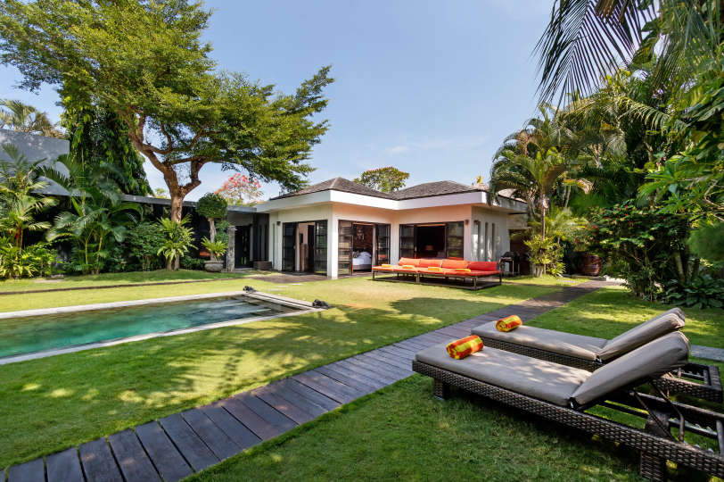 5 Bedroom Holiday Villa in Seminyak with Private Pool, Bali Villa 2001, Seminyak, Indonesia