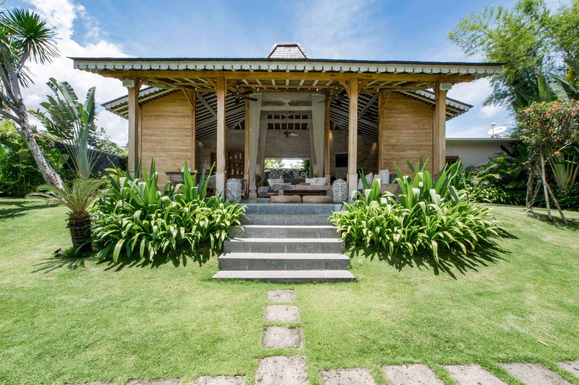 Luxury 5 Bedroom Villa with Private Pool, Bali Villa 2022