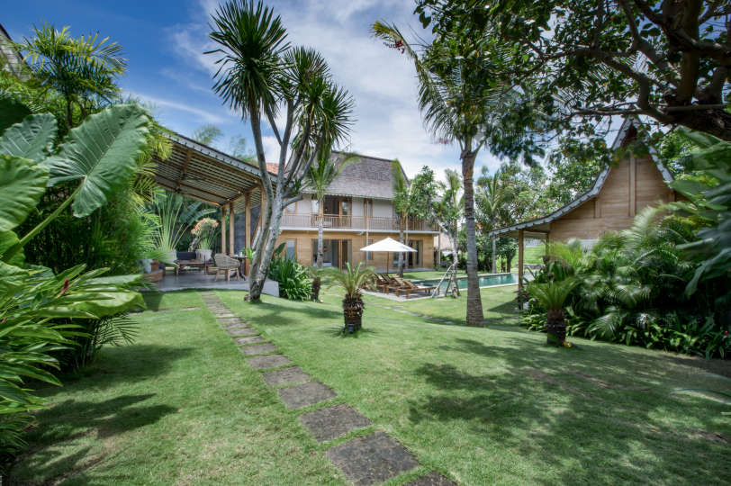 Luxury 5 Bedroom Villa with Private Pool, Bali Villa 2022