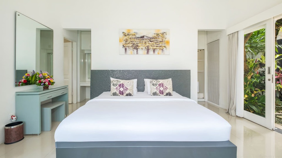 Chic Seminyak Escape, Bali Villa 2030