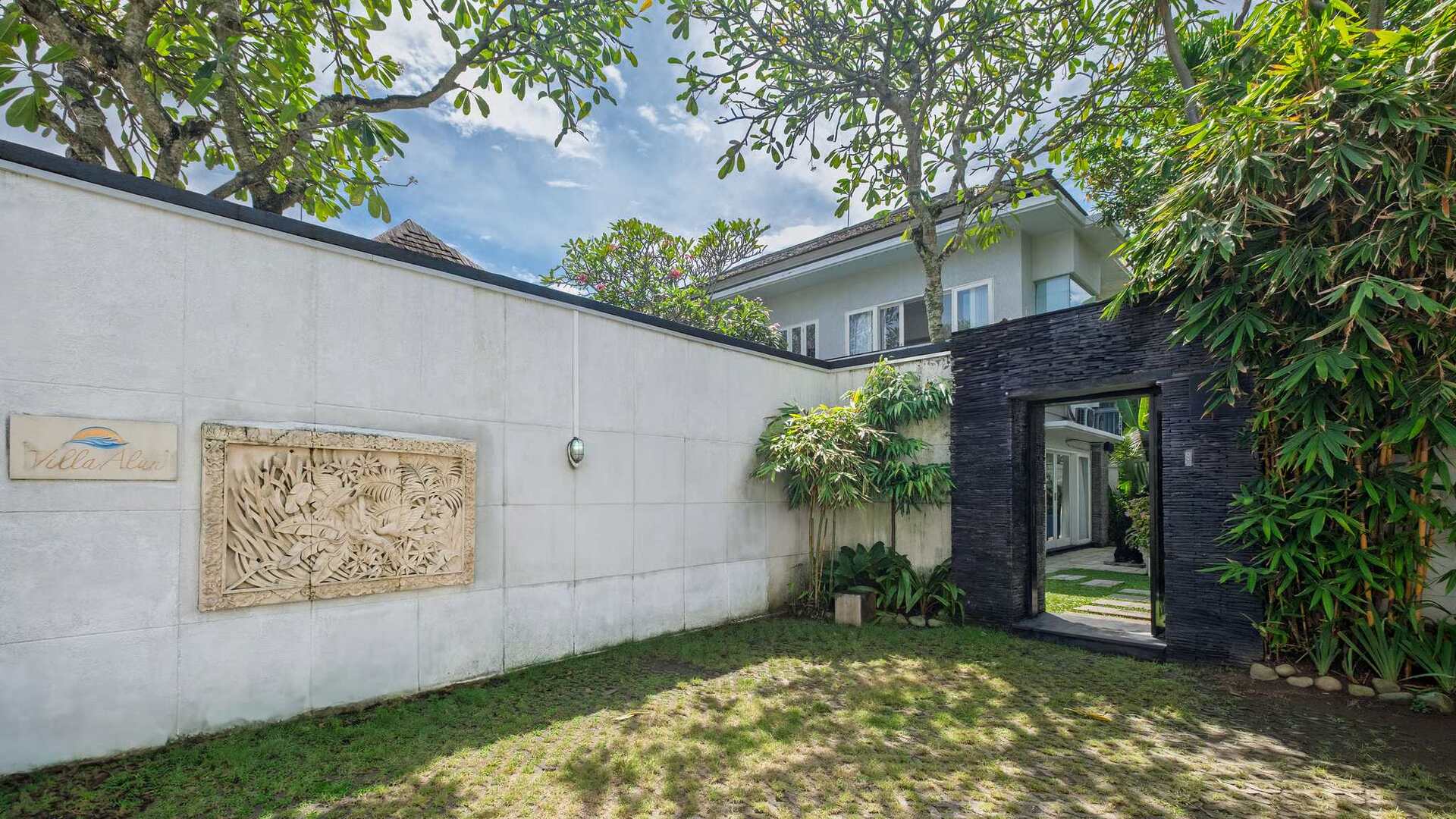 Chic Seminyak Escape, Bali Villa 2030