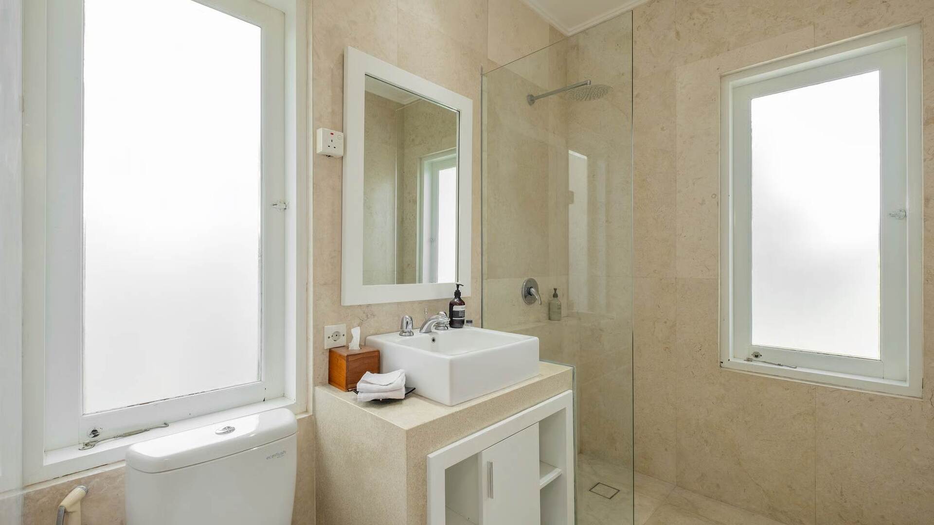 Chic Seminyak Escape, Bali Villa 2030