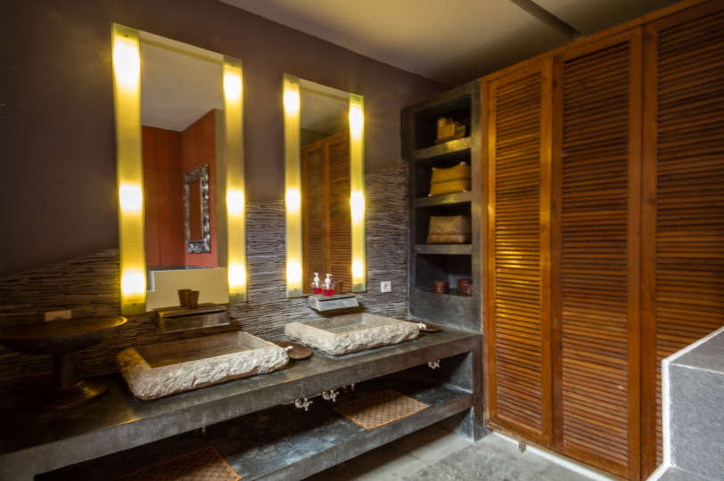 Rent a Luxury Villa in Bali Close to the Beach, Bali Villa 2035