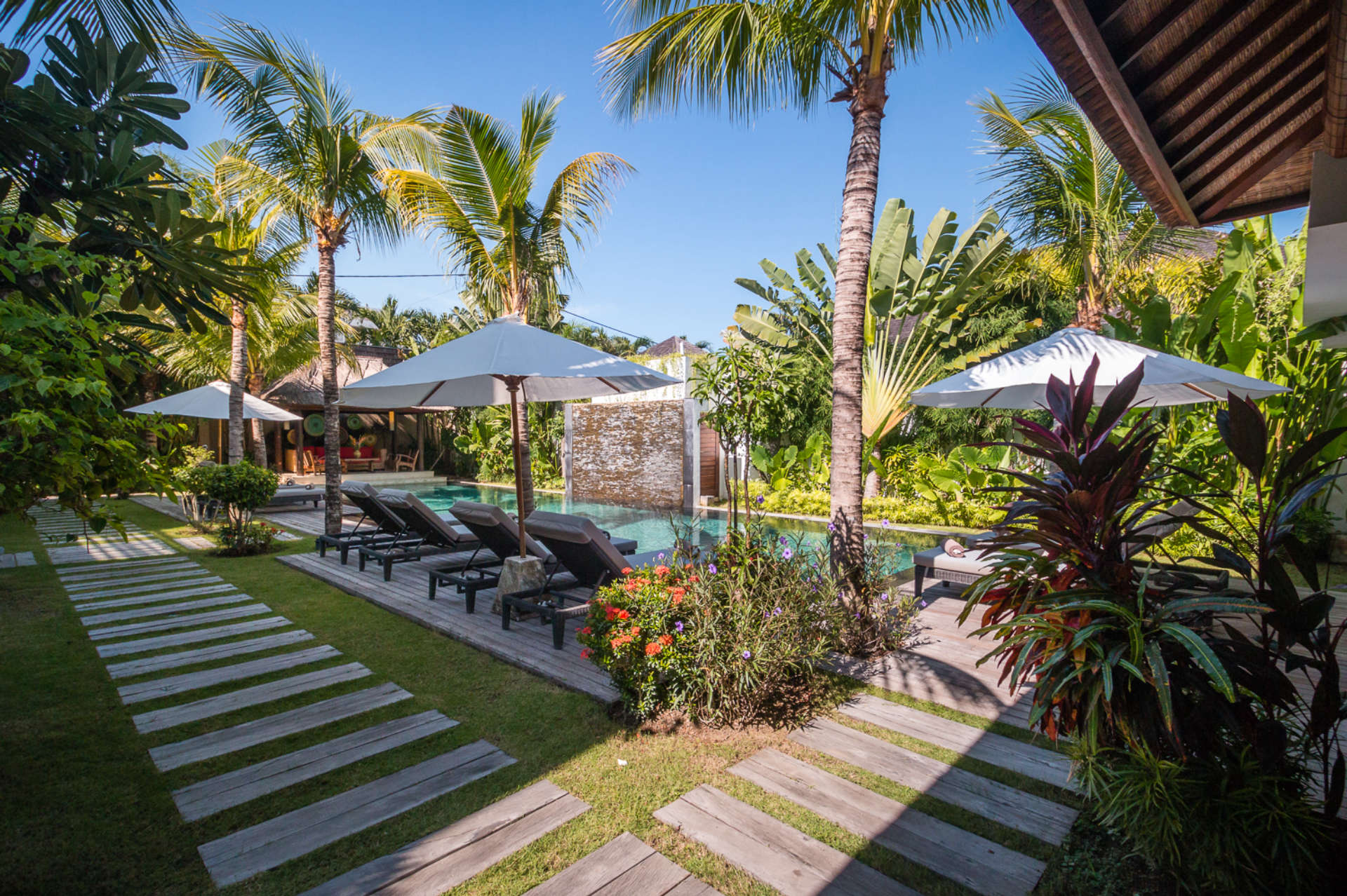How to Rent Your Own Private Luxury Holiday Villa in Seminyak for Less than Basic Hotel, Villa Bali 2040