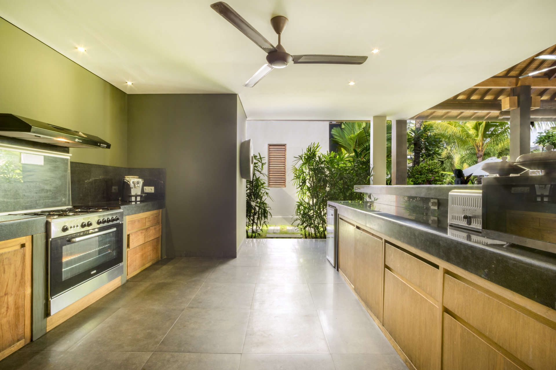 How to Rent Your Own Private Luxury Holiday Villa in Seminyak for Less than Basic Hotel, Villa Bali 2040