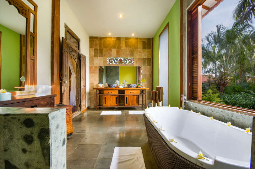 5 Star Villa in Bali, Minutes from the Beach, Bali Villa 2045