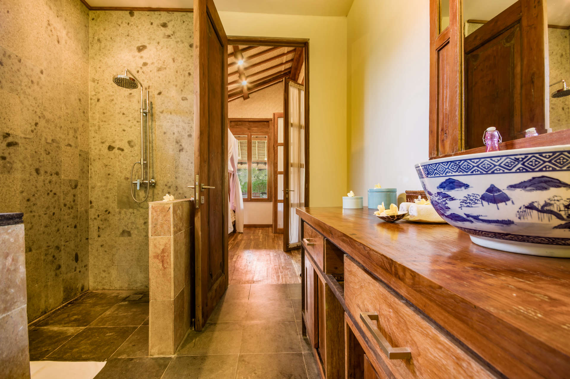 5 Star Villa in Bali, Minutes from the Beach, Bali Villa 2045
