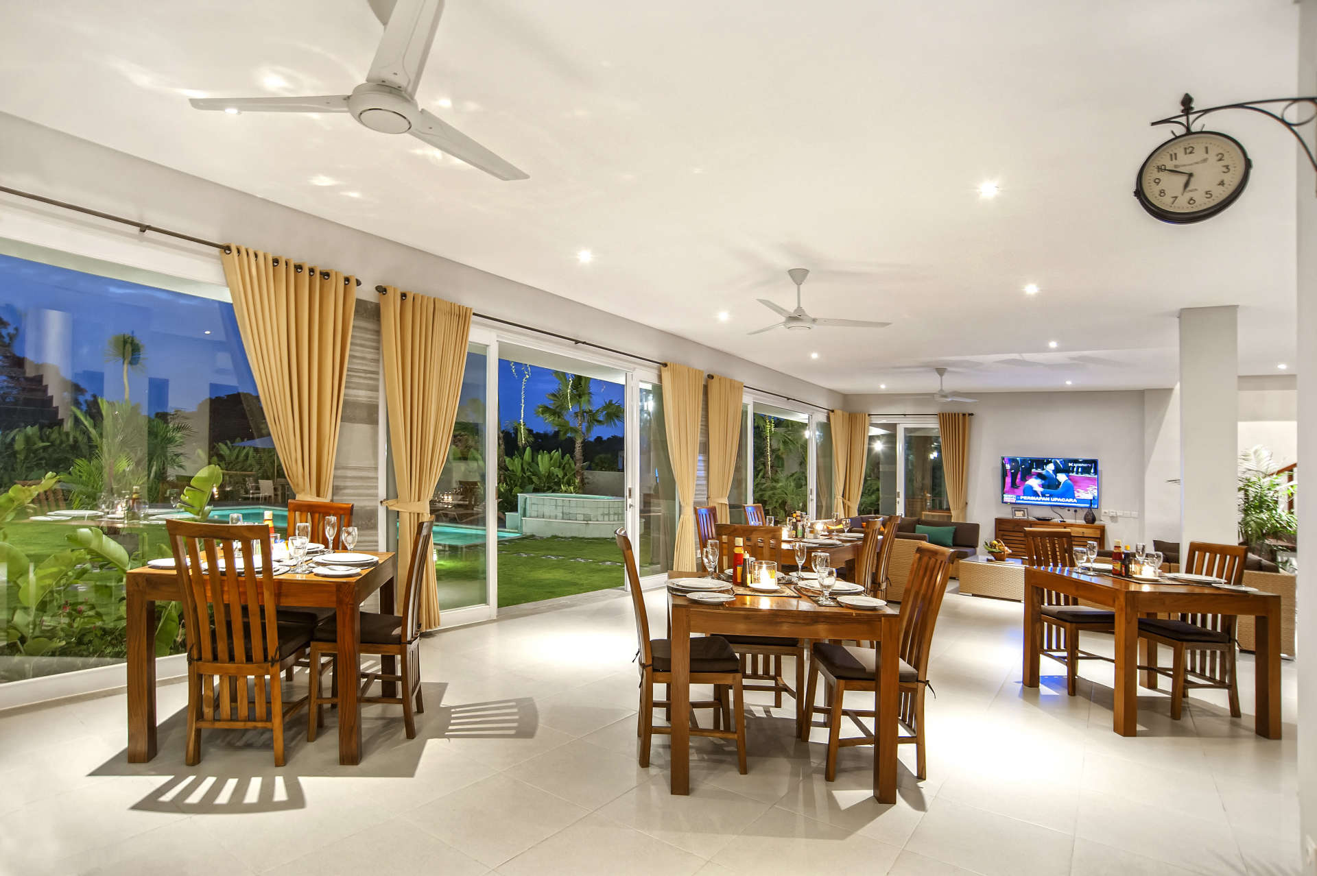 Rent a Luxury Villa in Bali Close to the Beach, Bali Villa 2054
