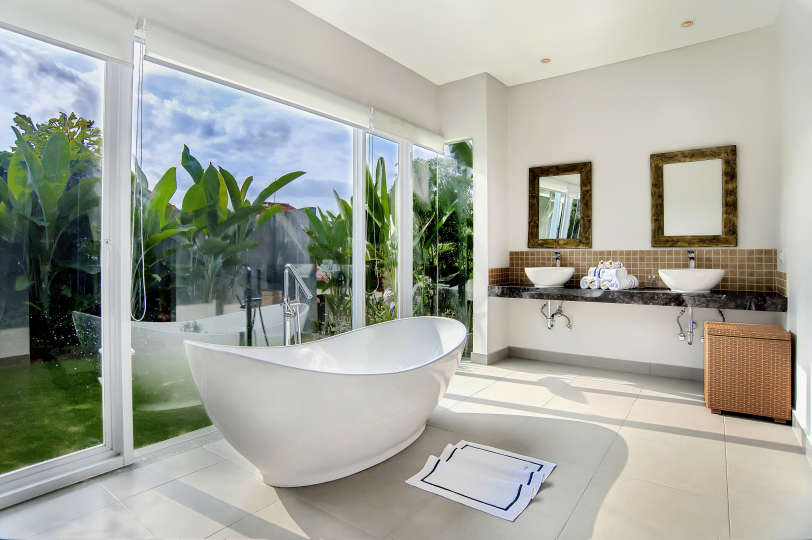 Rent a Luxury Villa in Bali Close to the Beach, Bali Villa 2054