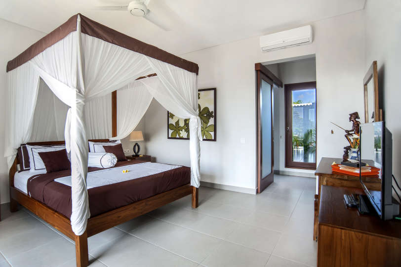 Rent a Luxury Villa in Bali Close to the Beach, Bali Villa 2054