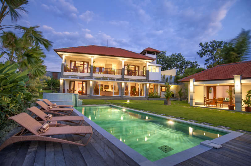 Rent a Luxury Villa in Bali Close to the Beach, Bali Villa 2054