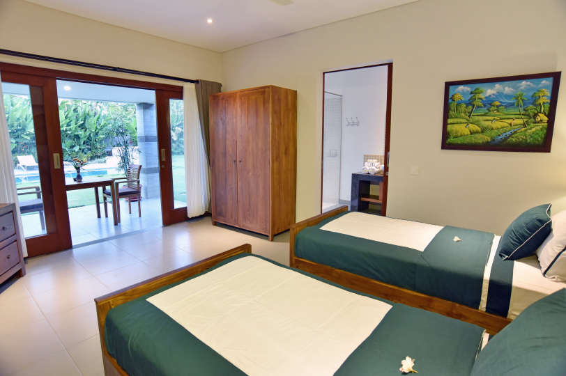Rent a Luxury Villa in Bali Close to the Beach, Bali Villa 2054