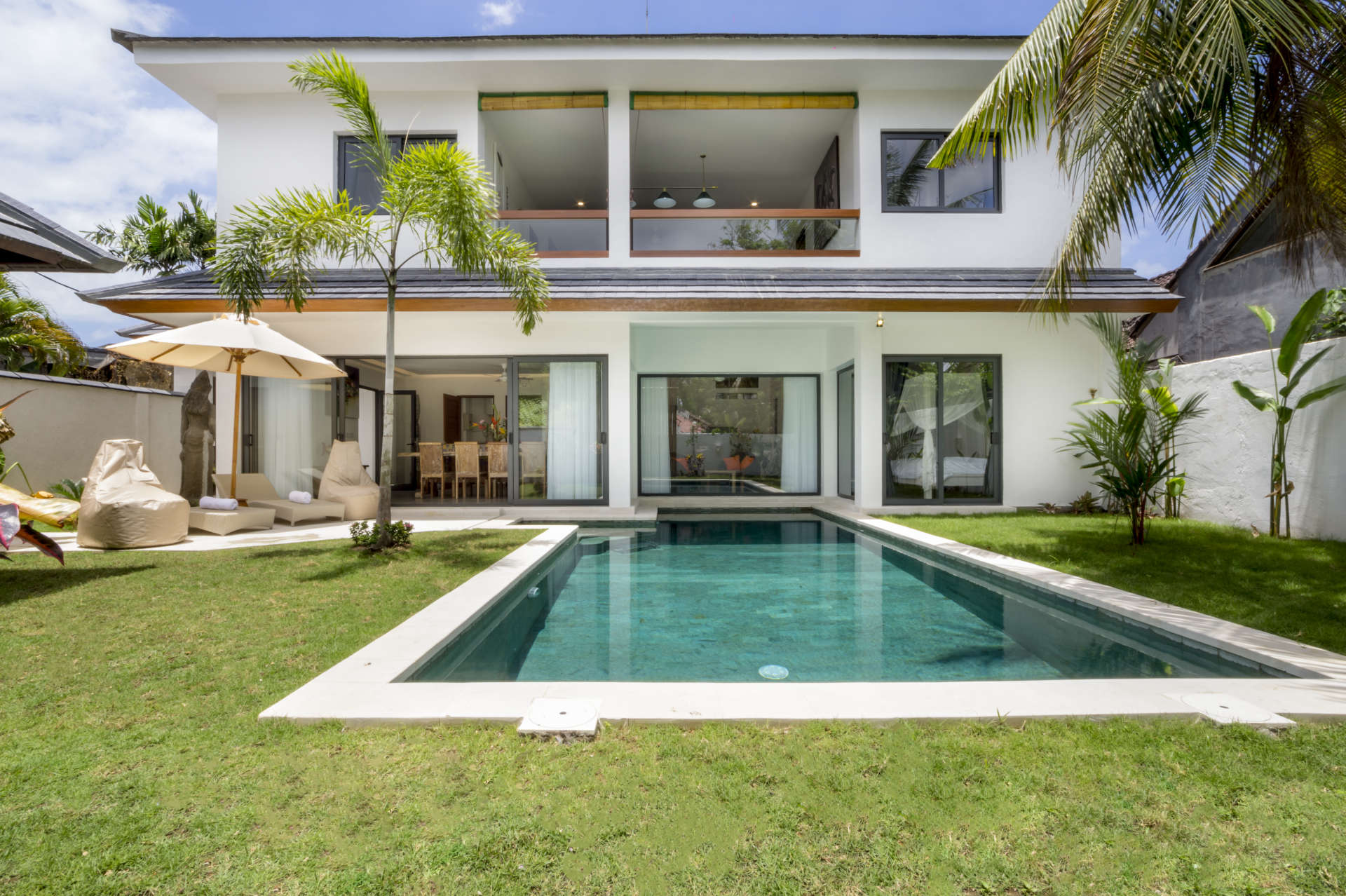 Rent a Luxury Villa in Bali Close to the Beach, Bali Villa 2057