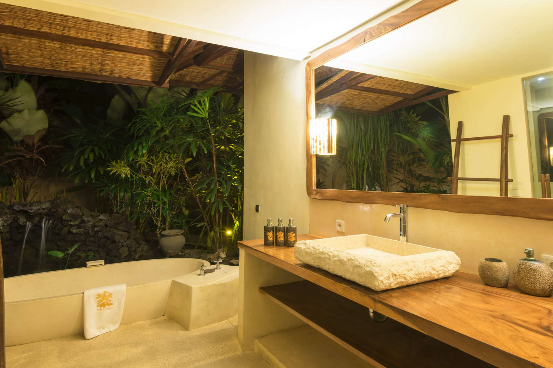 5 Star Villa in Bali, Minutes from the Beach, Bali Villa 2064