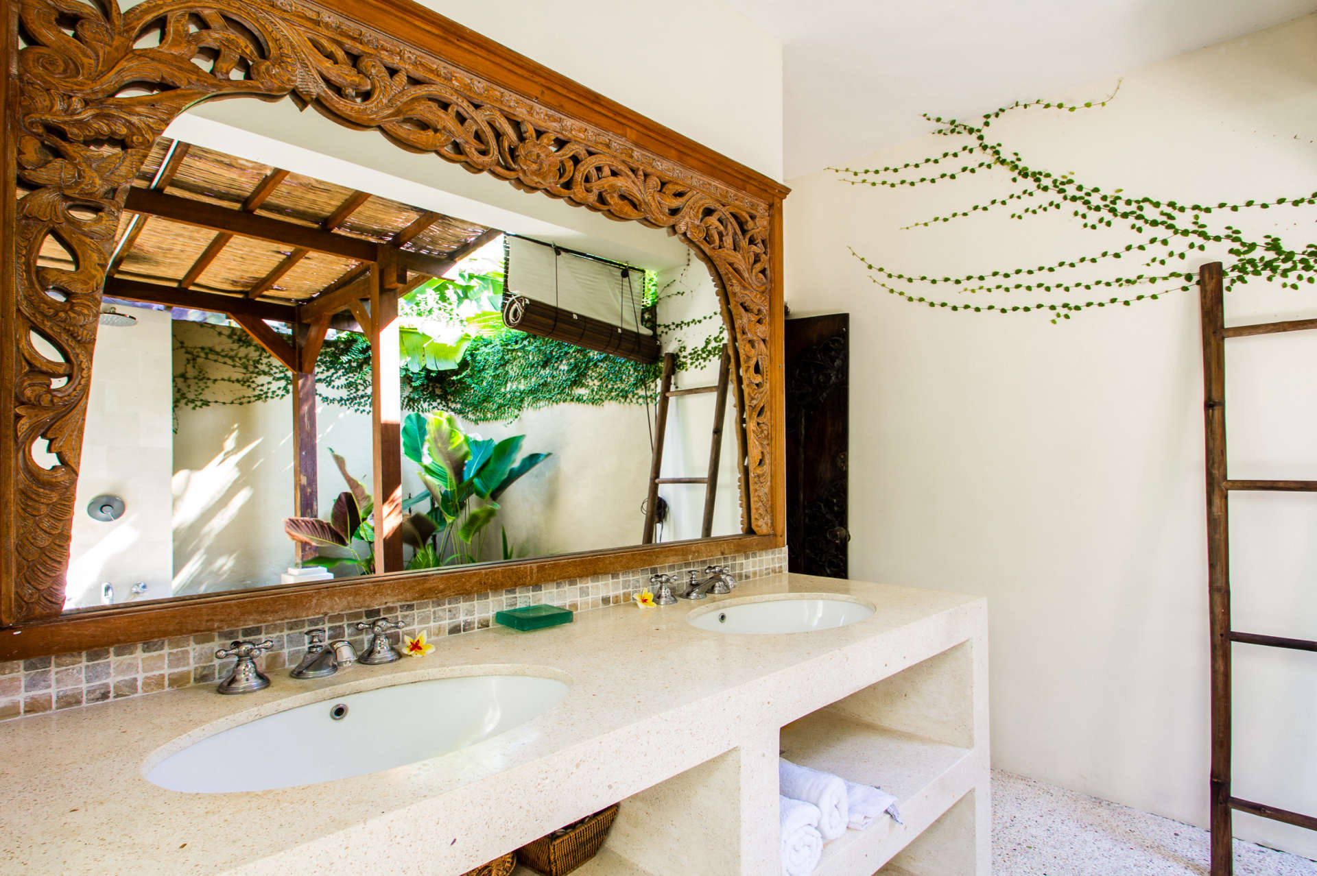 Rent a Luxury Villa in Bali Close to the Beach, Bali Villa 2074