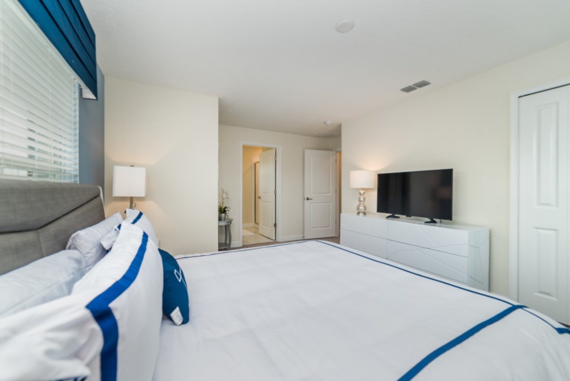 You and Your Family will Love this 5 Star Home with Private Pool on Storey Lake Resort, Townhome Orlando 6414