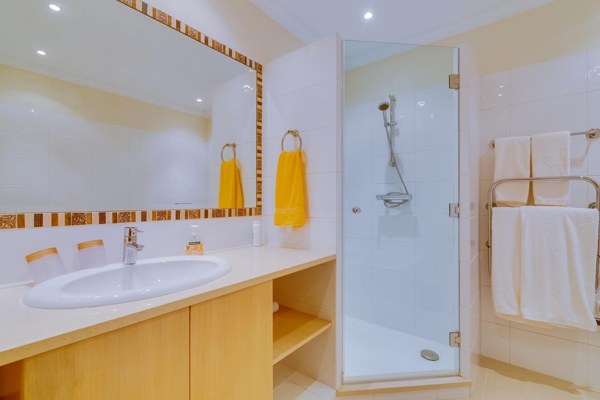 5 Star Villa Amari - Heatable Pool & Private Garden