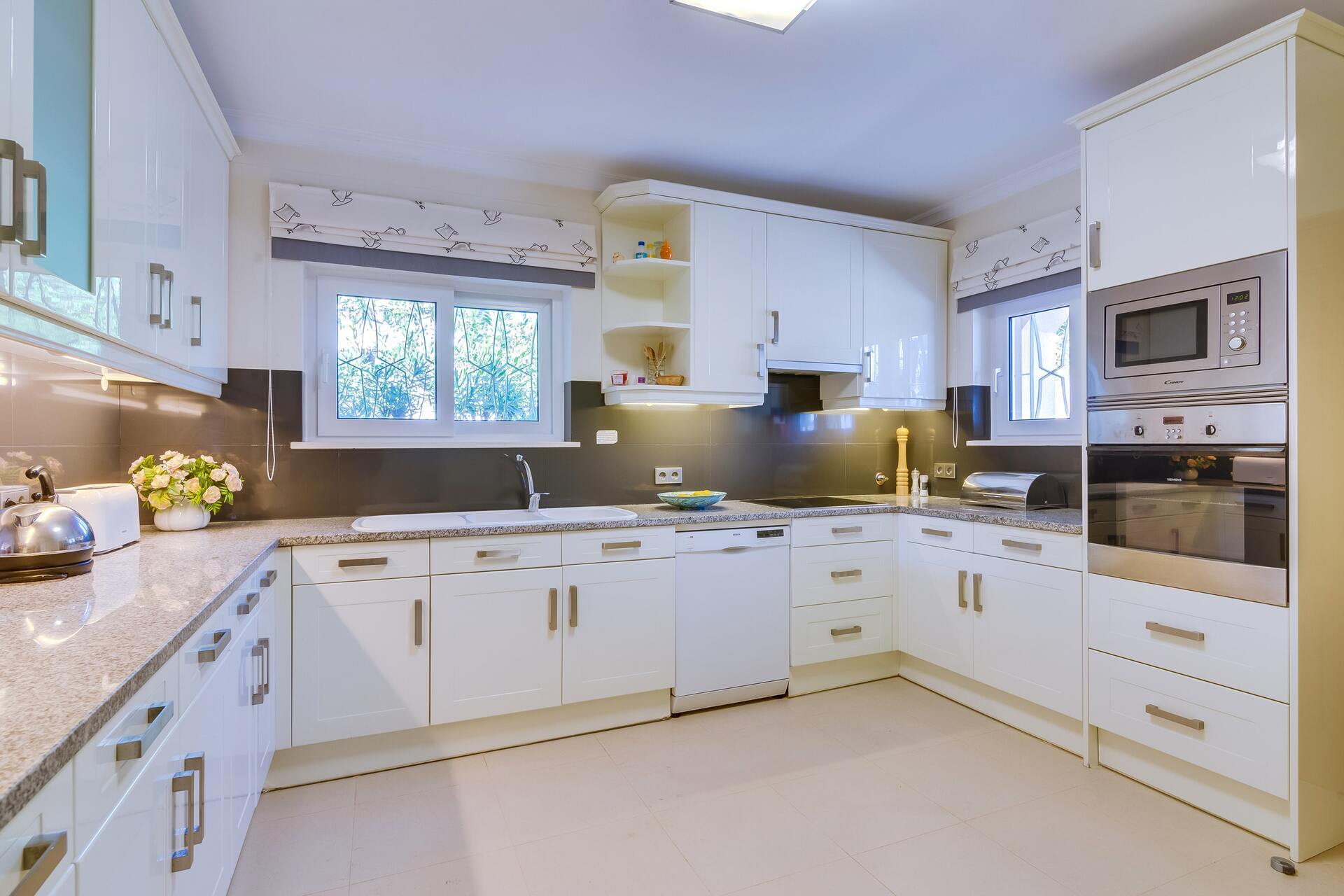 5 Star Villa Amari - Heatable Pool & Private Garden