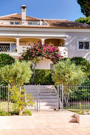 5 Star Villa Amari - Heatable Pool & Private Garden
