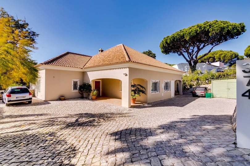 5 Star Villa Amari - Heatable Pool & Private Garden