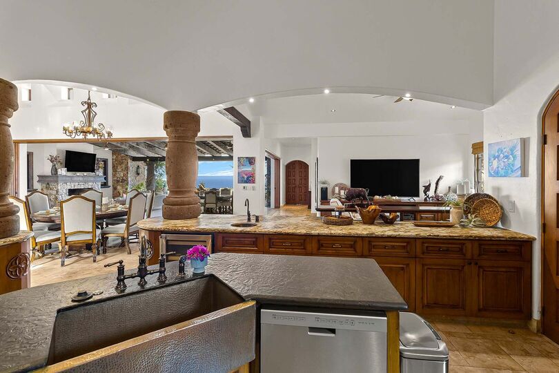 Luxury 5-Star Villa in San José: Pool & Beach Bliss!