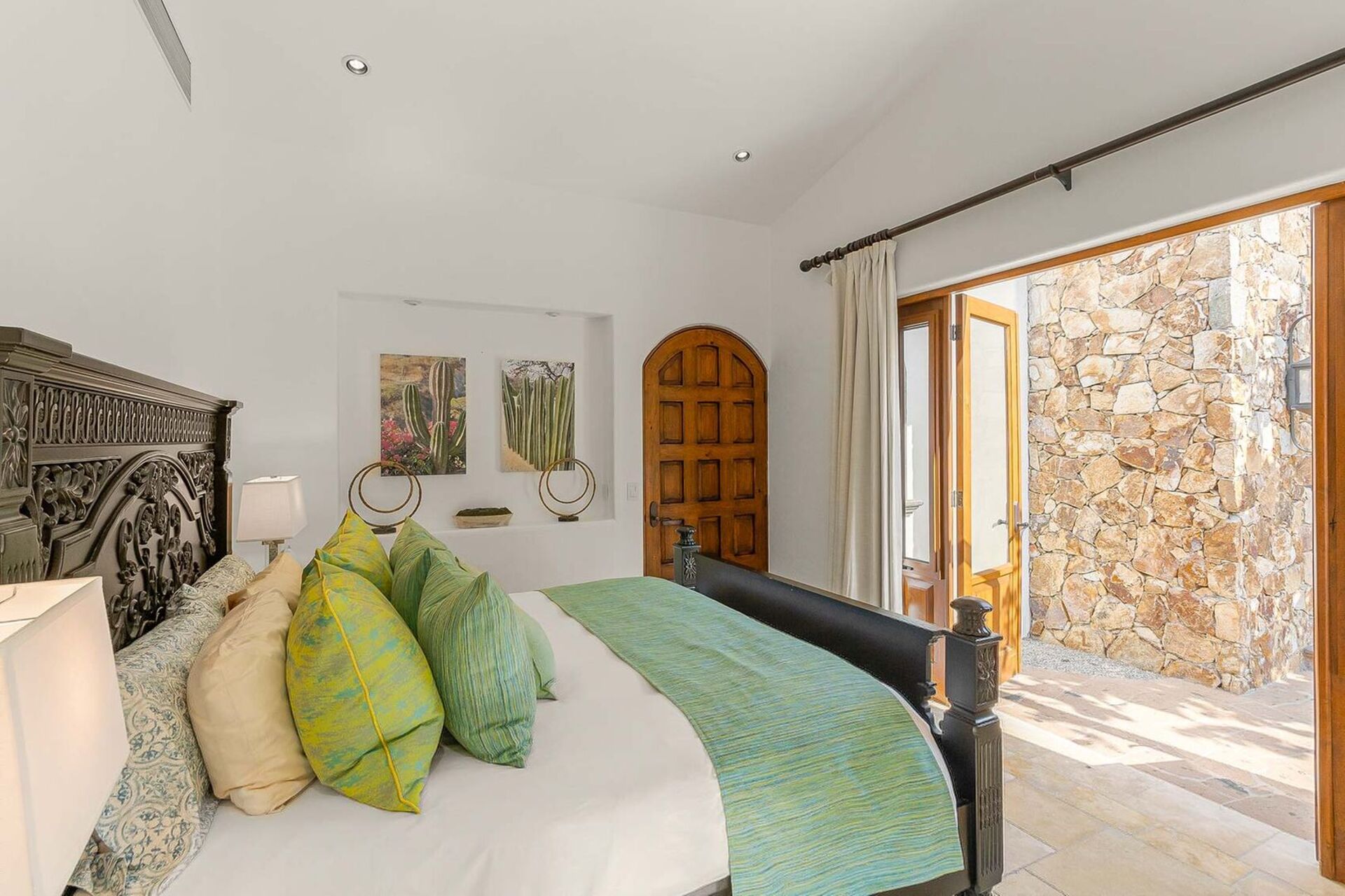 Luxury 5-Star Villa in San José: Pool & Beach Bliss!