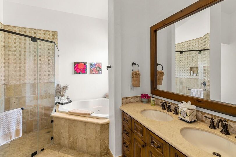 Luxury 5-Star Villa in San José: Pool & Beach Bliss!