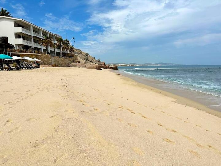 Luxury 5-Star Villa in San José: Pool & Beach Bliss!