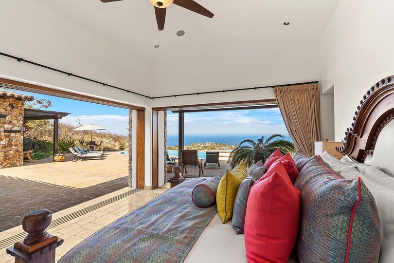 Luxury 5-Star Villa in San José: Pool & Beach Bliss!