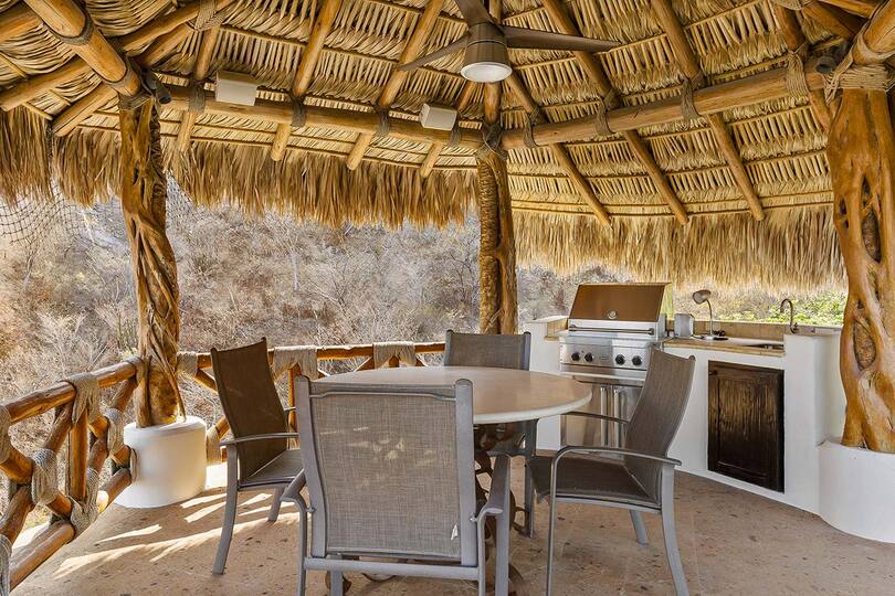 Luxury 5-Star Villa in San José: Pool & Beach Bliss!