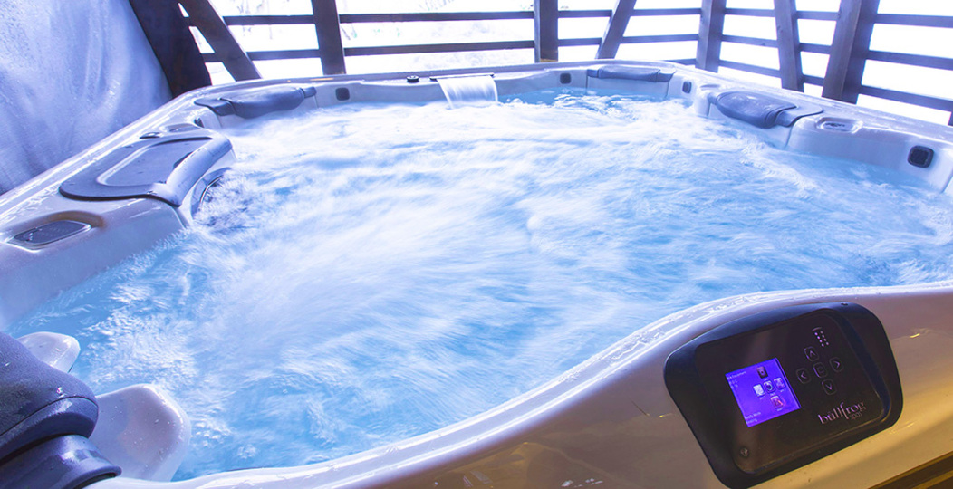 Luxury 2 Bed Ski Chalet with Hot tub, Niseko Chalet 1007