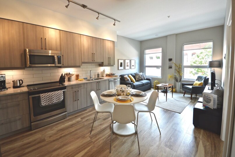Beautiful 5 Star Apartment minutes from City Centre, Vancouver Island Apartment 1001
