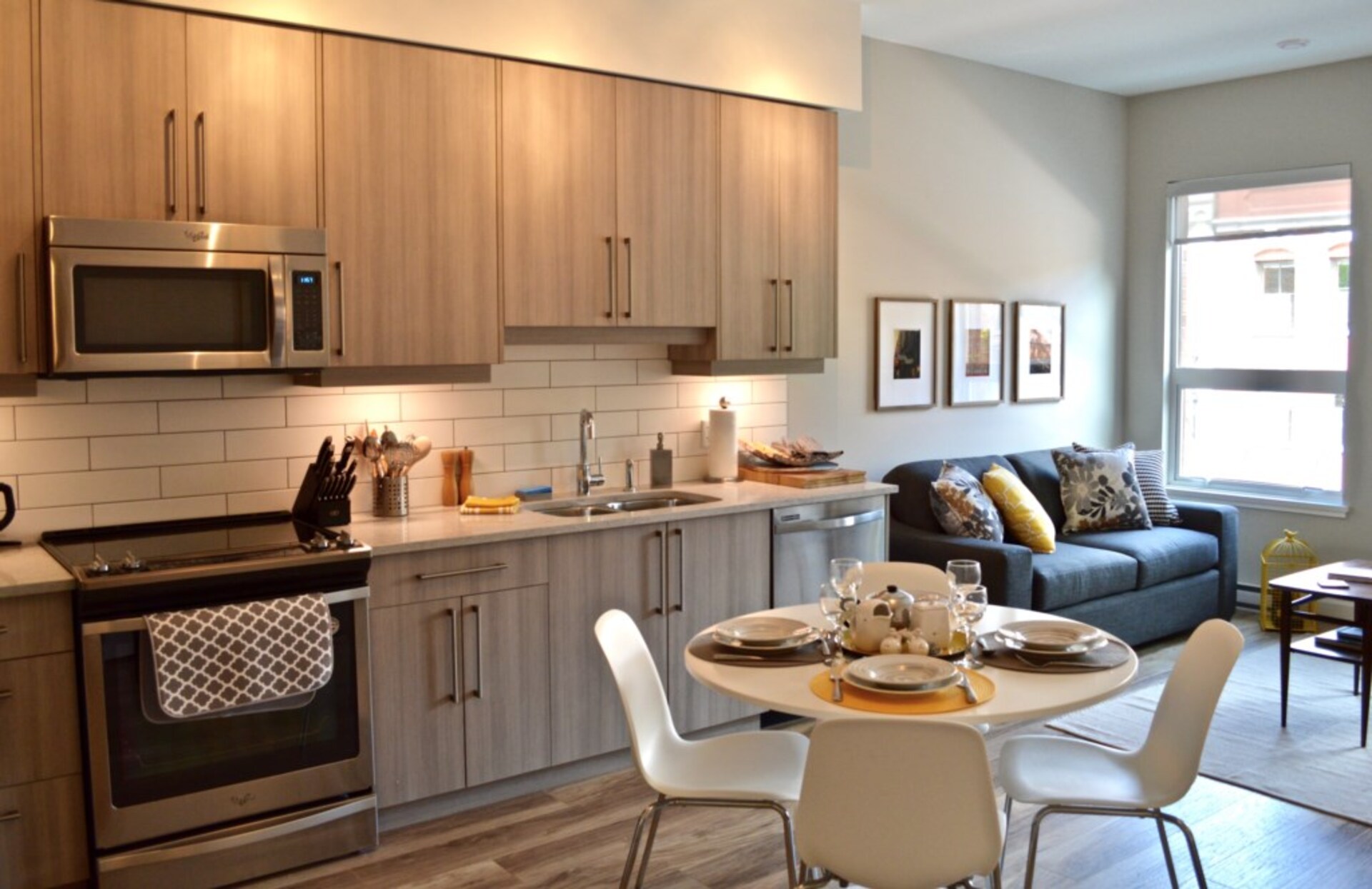 Beautiful 5 Star Apartment minutes from City Centre, Vancouver Island Apartment 1001