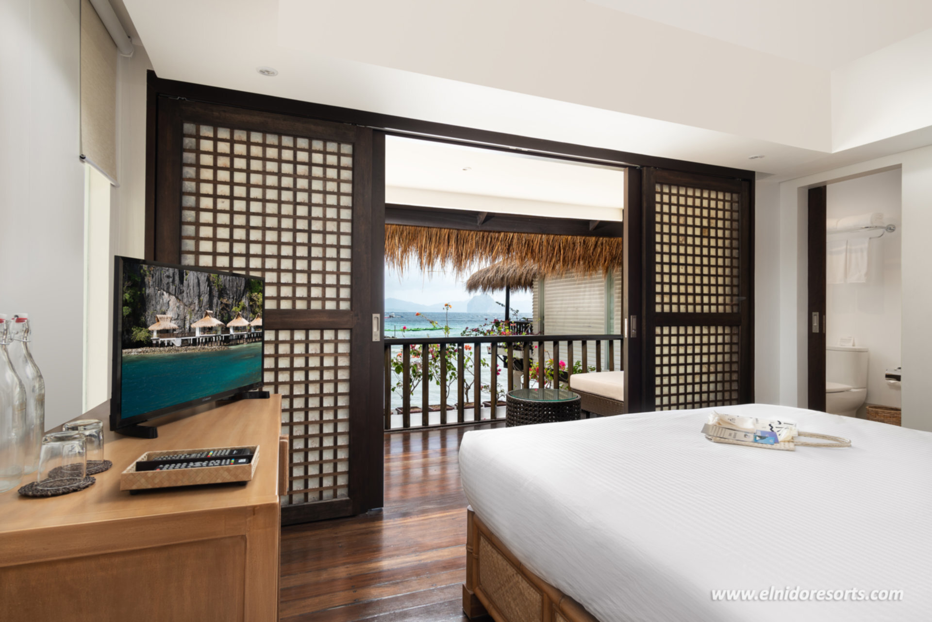 5 Star Exclusive Beachside Cottage on Miniloc Island Resort, El Nido 1004