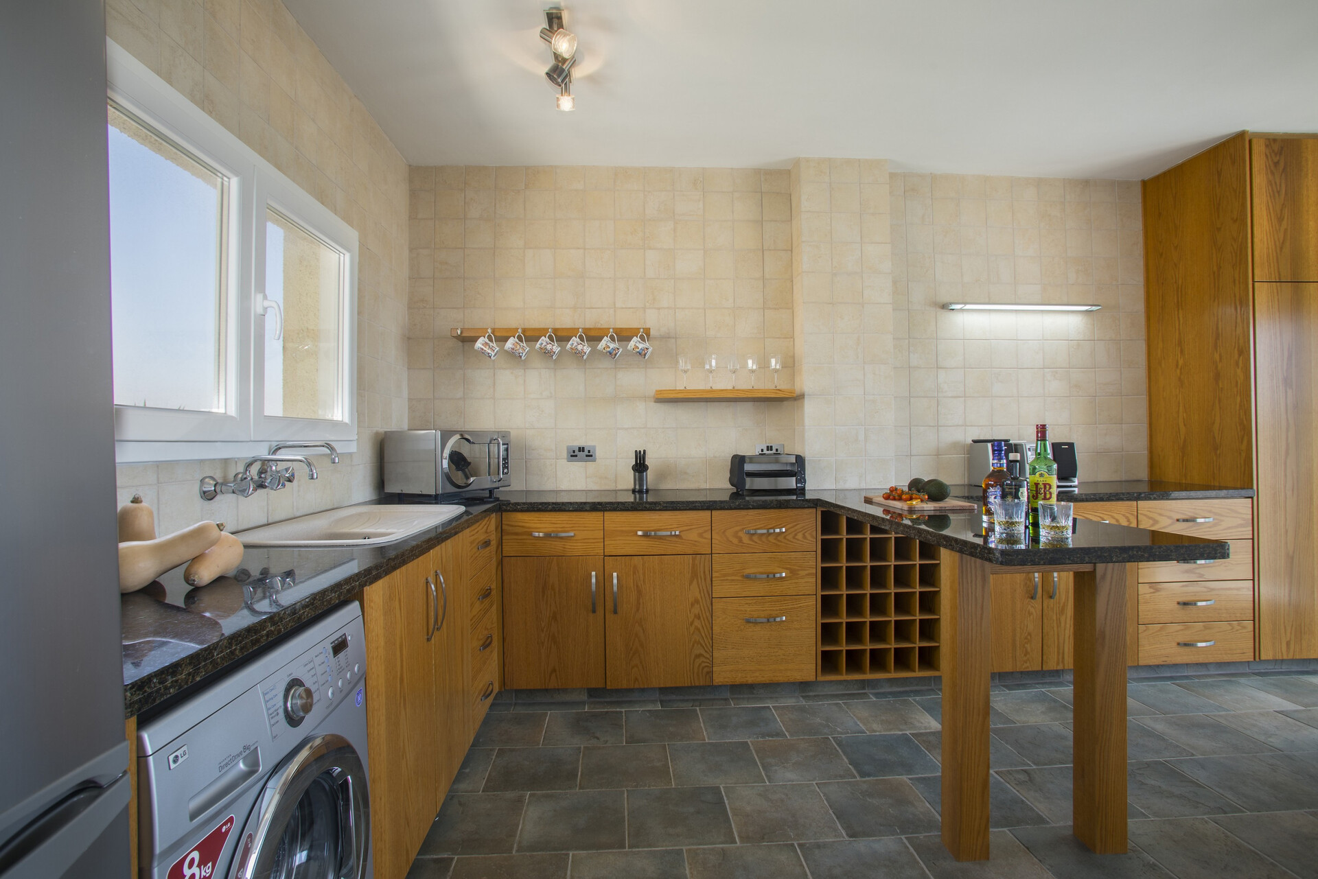 Imagine You and Your Family Renting this Perfect Holiday Apartment minutes from the beach, Larnaca Apartment 1383