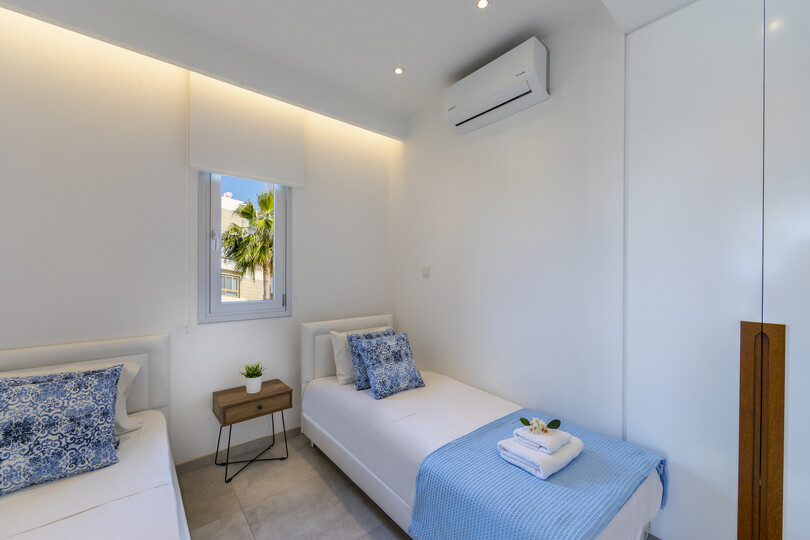 Imagine You and Your Family Renting this Perfect Beachfront Apartment, Larnaca Apartment 1388