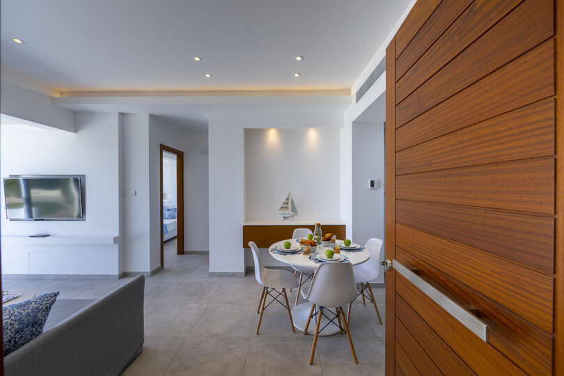 Imagine You and Your Family Renting this Perfect Beachfront Apartment, Larnaca Apartment 1388