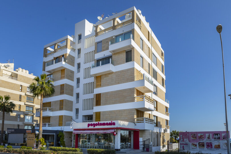 Imagine You and Your Family Renting this Perfect Beachfront Apartment, Larnaca Apartment 1388