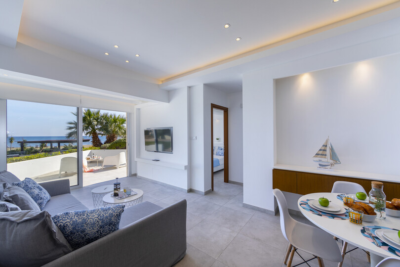 Imagine You and Your Family Renting this Perfect Beachfront Apartment, Larnaca Apartment 1388