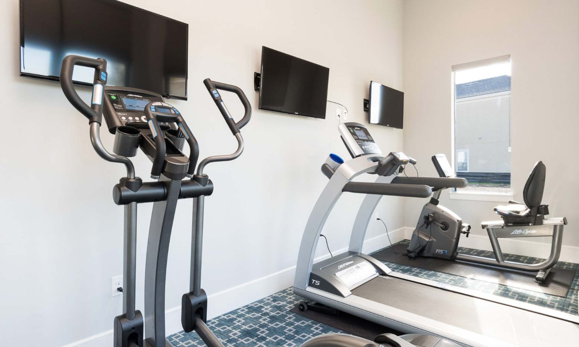 [amenities:Gym:3] Gym