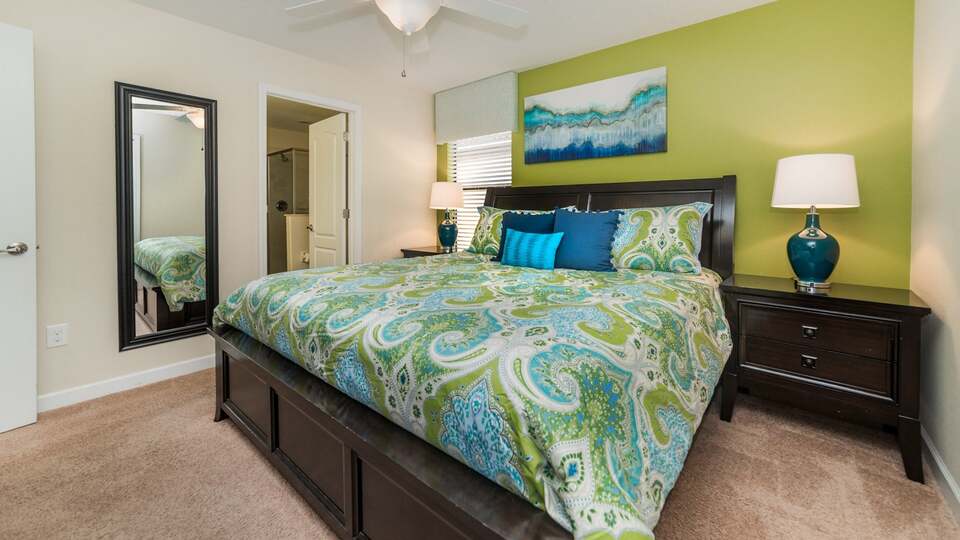 King Bedroom 3 Upstairs  Shared Bathroom 32" Smart TV