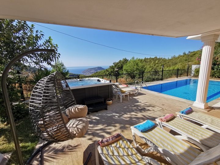5 Star Villa Serenity – Dual Mountain & Sea Retreat