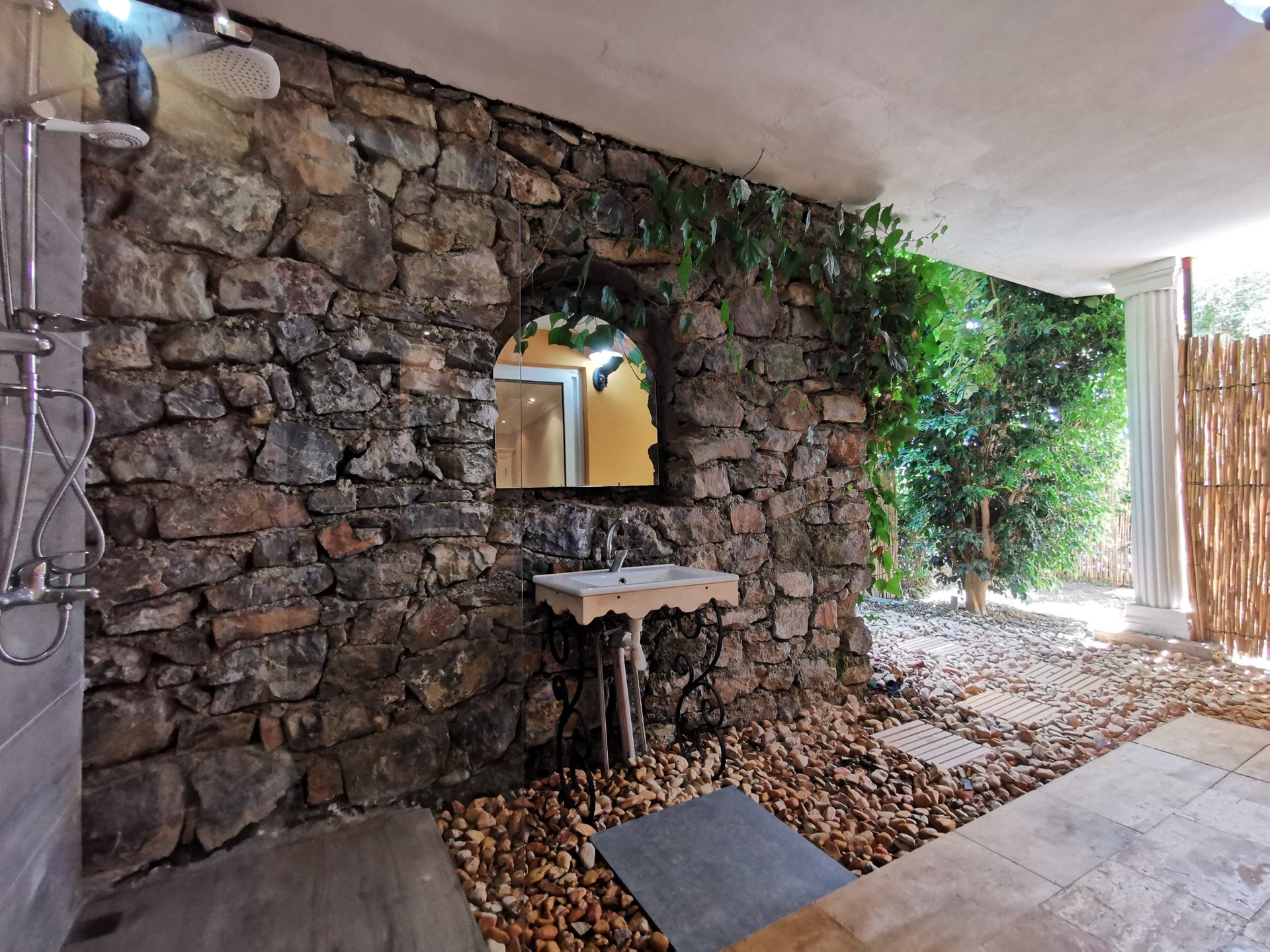 Enjoy a shower in nature