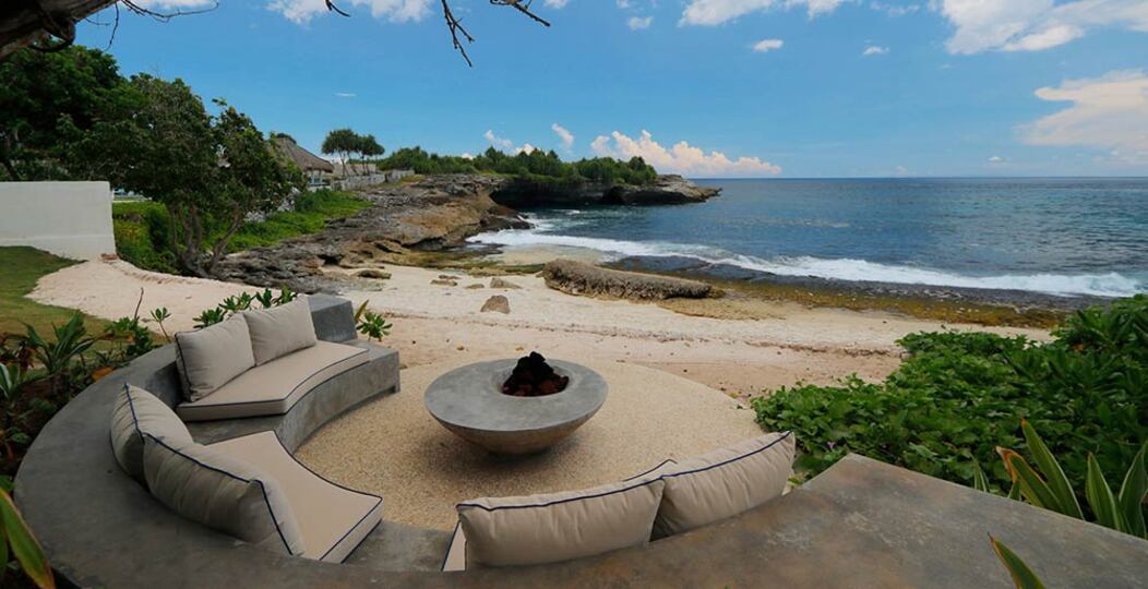 Your Family will love the Exclusive Balinese Service at Your Private Villa in Nusa Lembongan, Bali Villa 2126