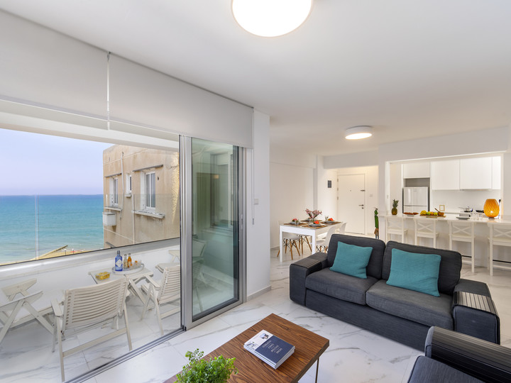 The Perfect Holiday Apartment minutes from the Beach in Larnaca, Larnaca Apartment 1401, Larnaca, Cyprus