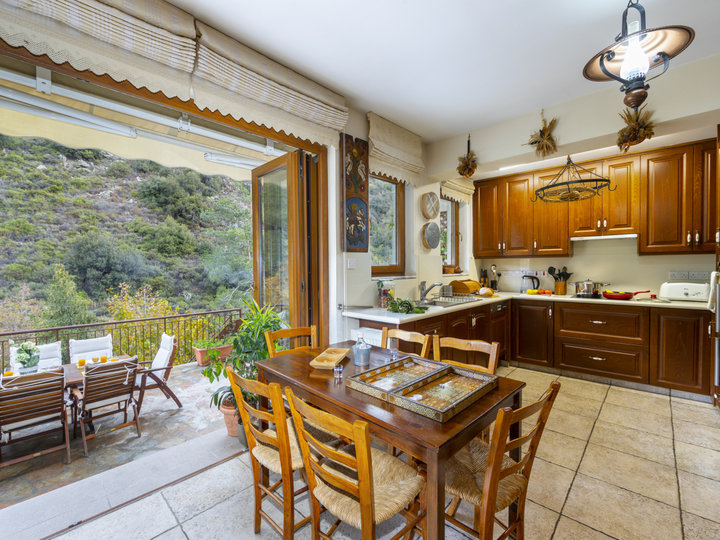 You and Your Family will love this Villa close to the beautiful town of Limassol, Limassol Villa 1003
