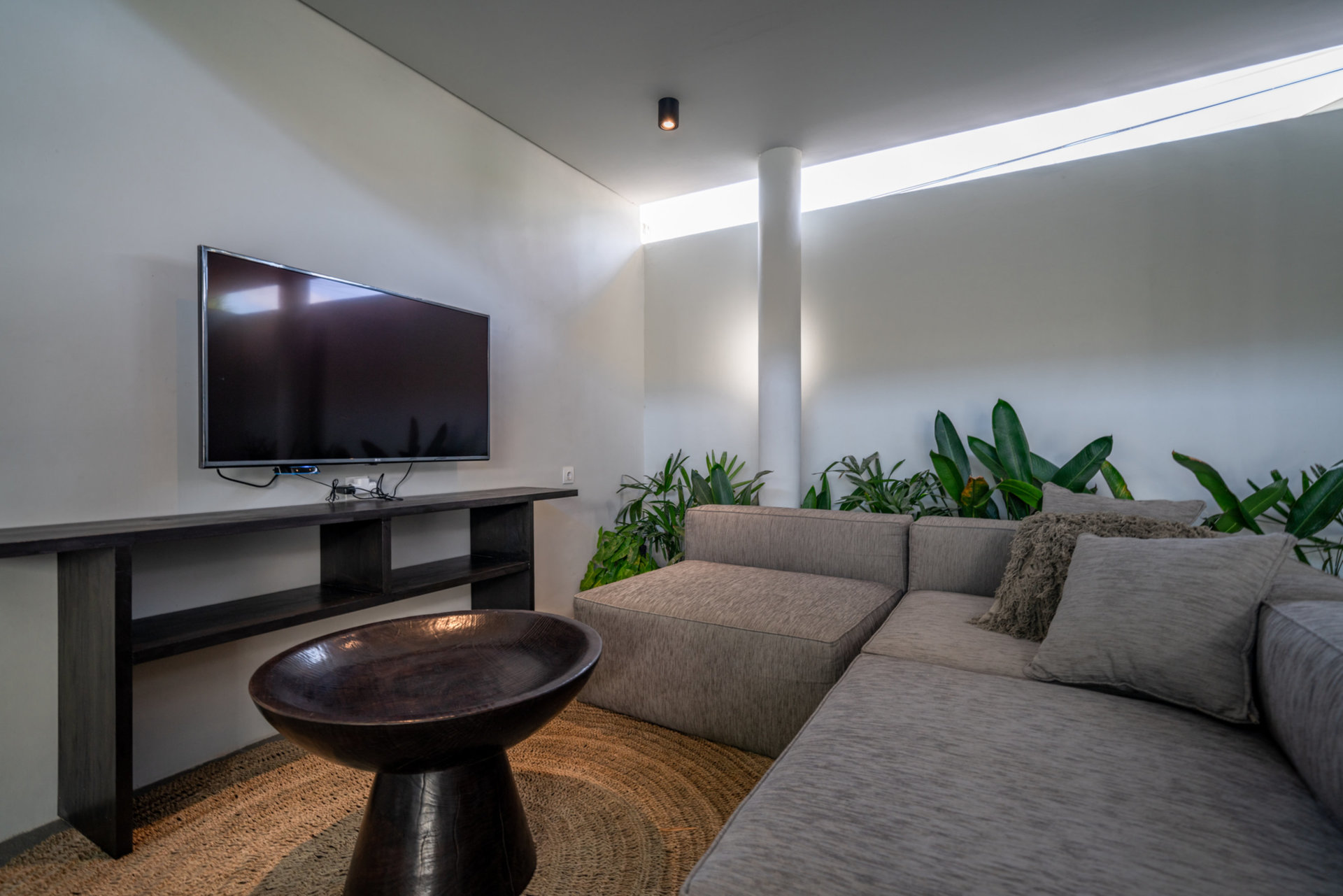 Luxury 4-Bedroom Holiday Rental Near Berawa Beach, Bali Villa 2094