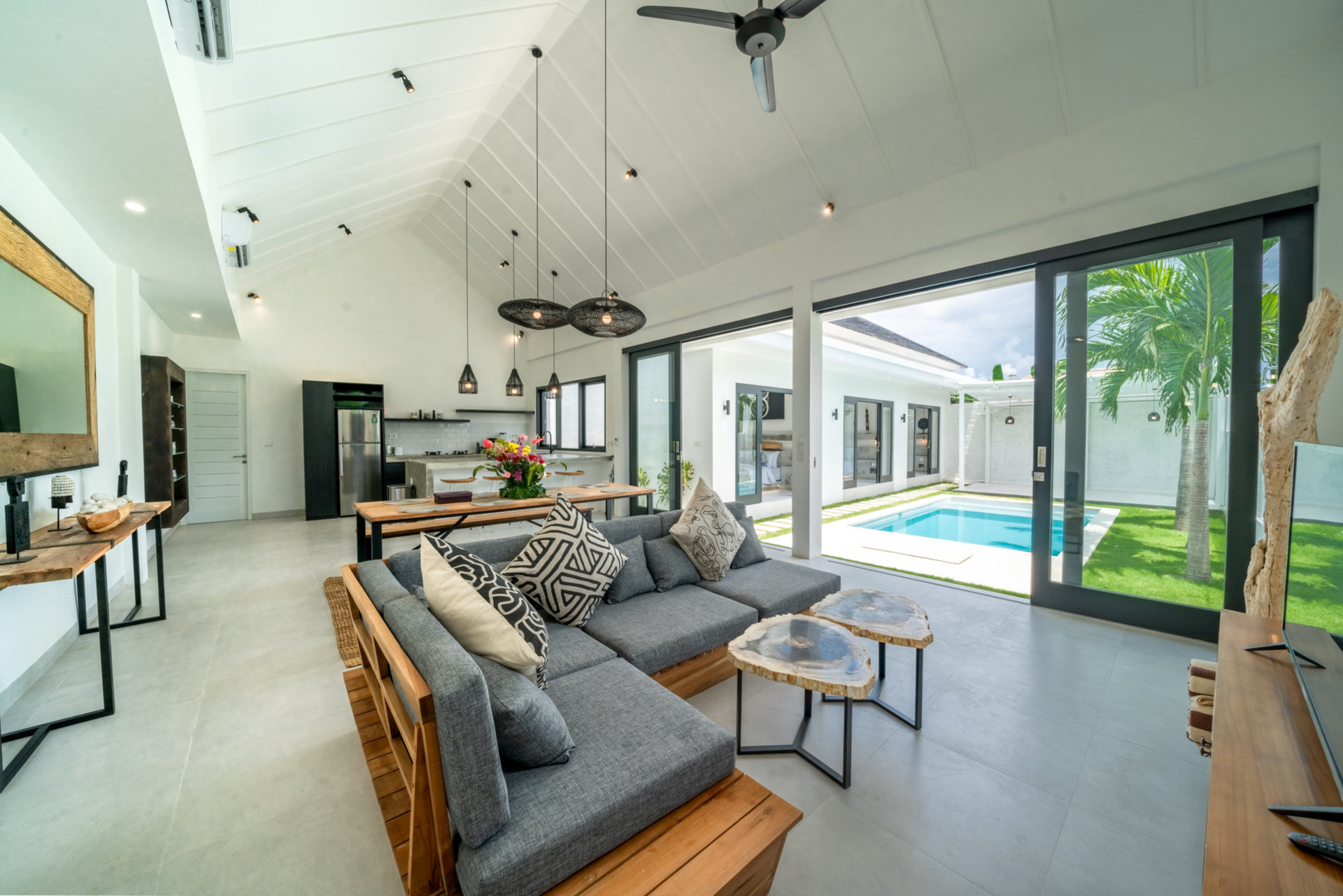 The Ultimate 5 Star Holiday Villa in Kabupaten Badung with Private Pool and Fully Staffed, Bali Villa 2107