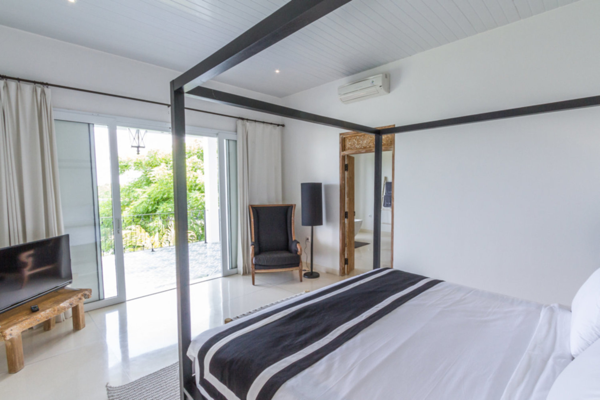 Imagine Your Family Renting a Luxury 5 Bedroom Holiday Villa with Stunning Ocean Views, Bali Villa 2114
